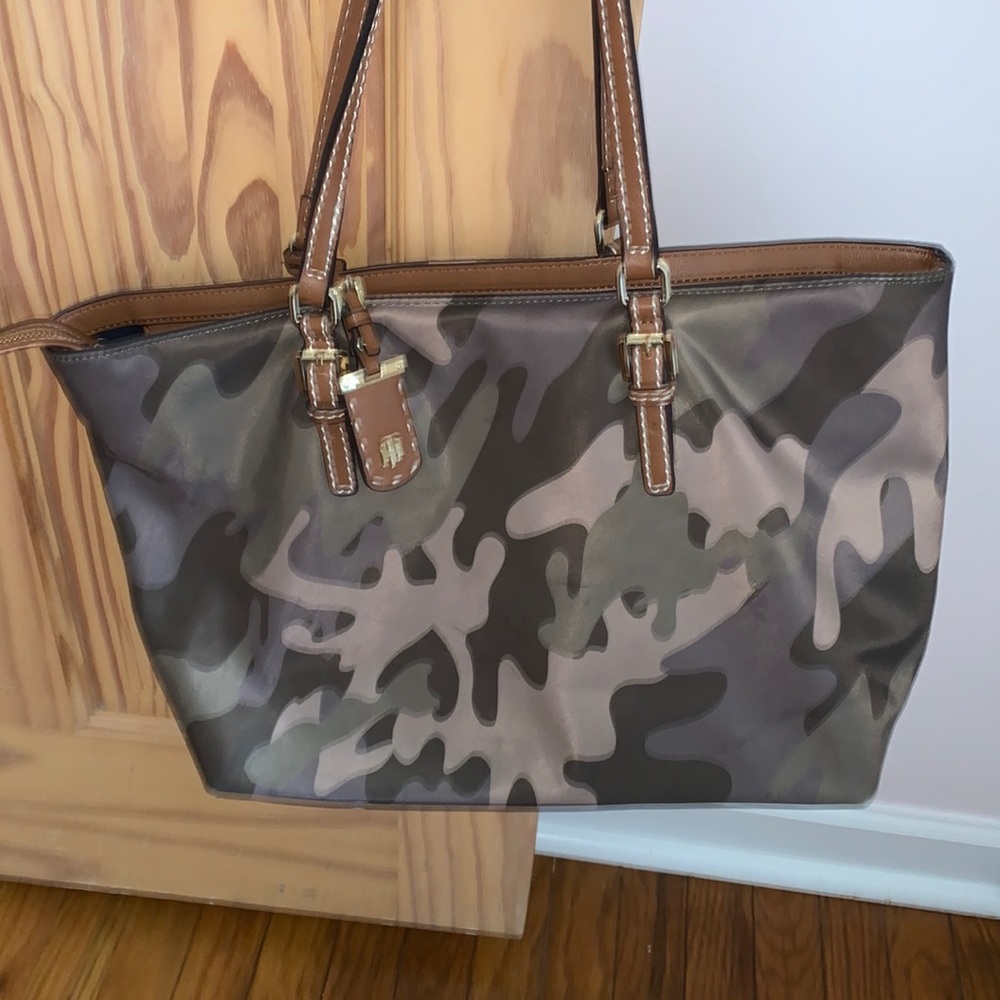 Tommy Hilfiger purse
